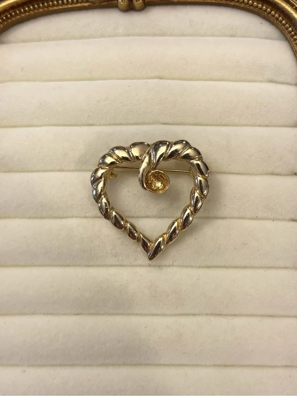 Twisted Heart Brooch Pin Gold Tone Missing Stone Simplistic‎ Minimalist